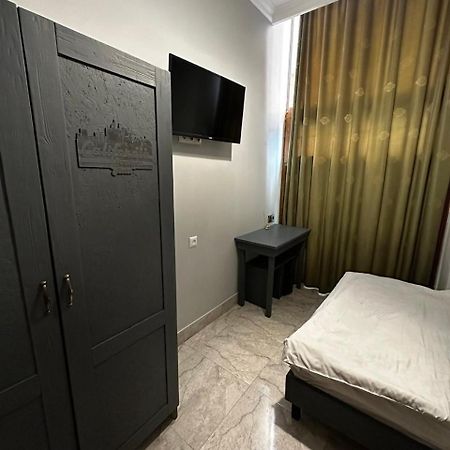 Hotel & Apartments California Єреван Екстер'єр фото