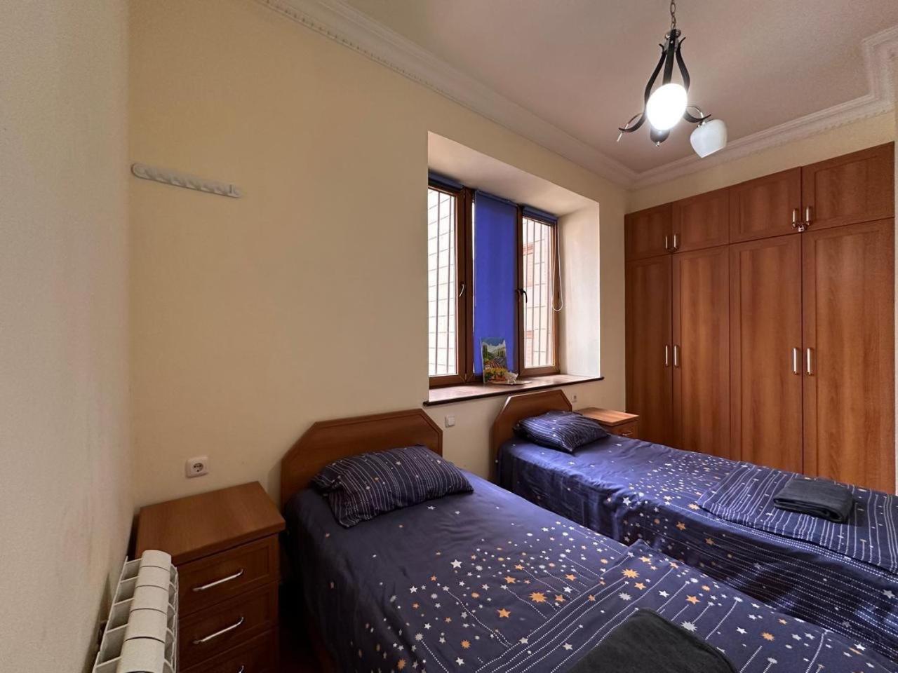 Hotel & Apartments California Єреван Екстер'єр фото