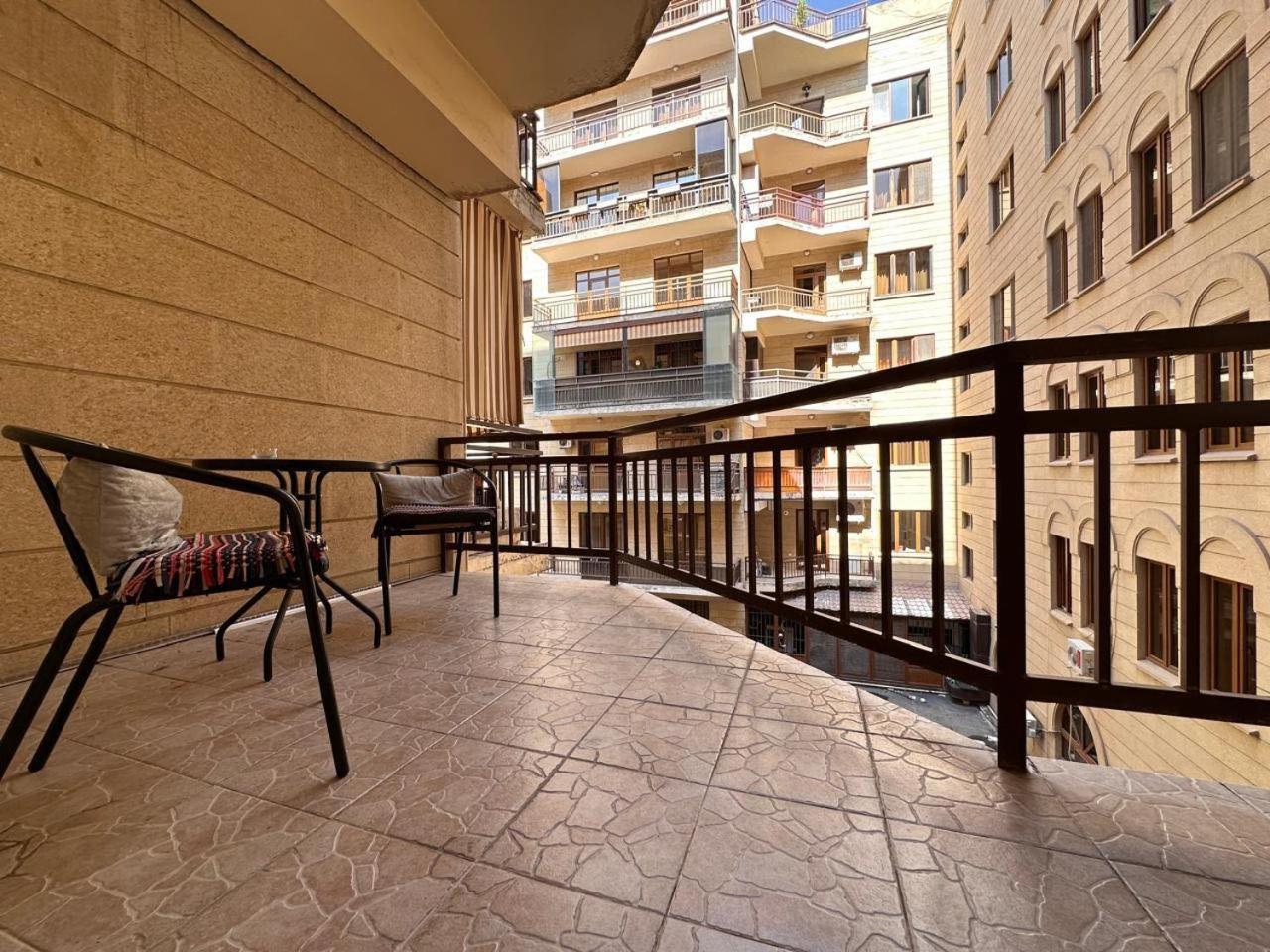 Hotel & Apartments California Єреван Екстер'єр фото