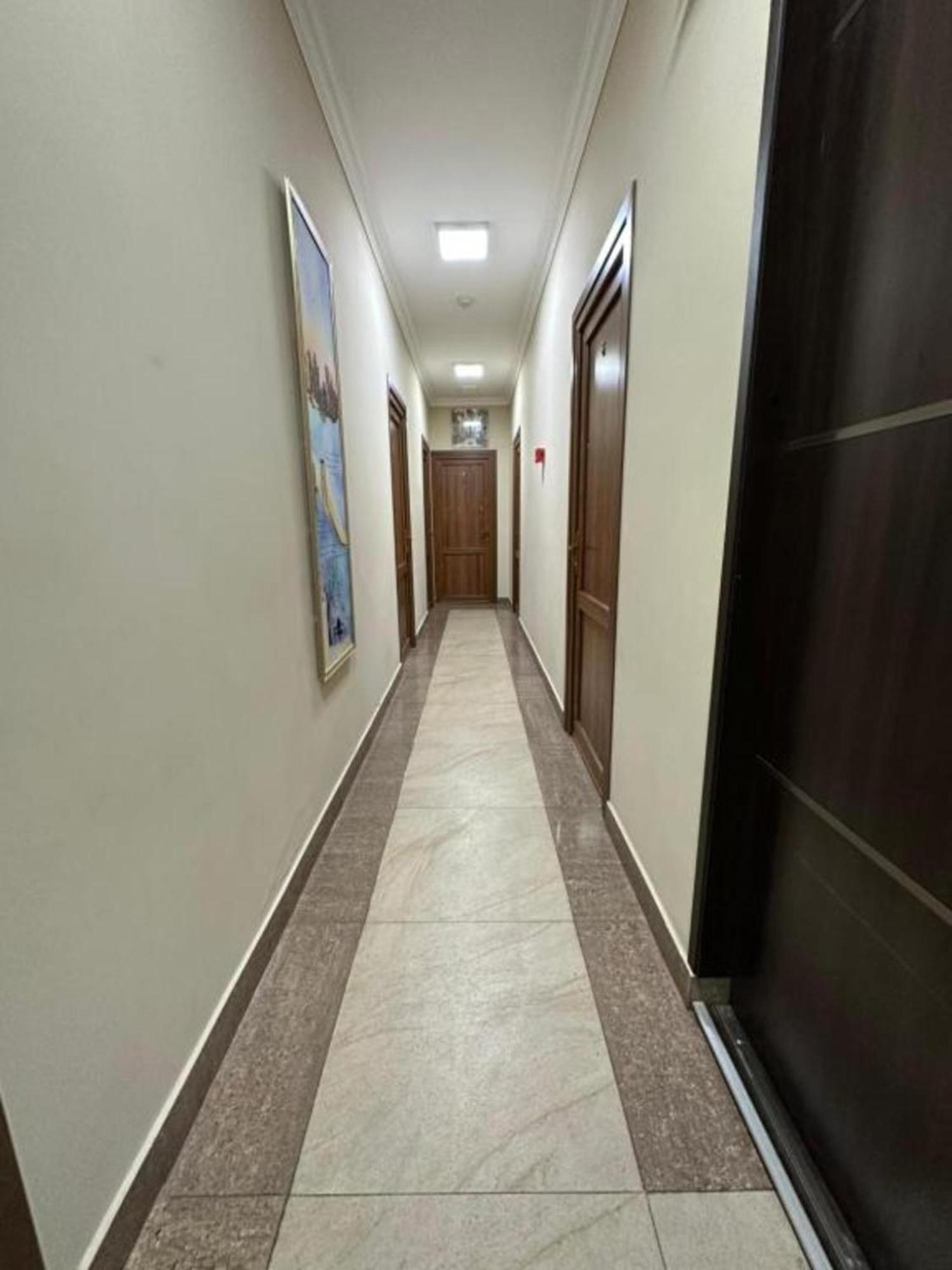 Hotel & Apartments California Єреван Екстер'єр фото
